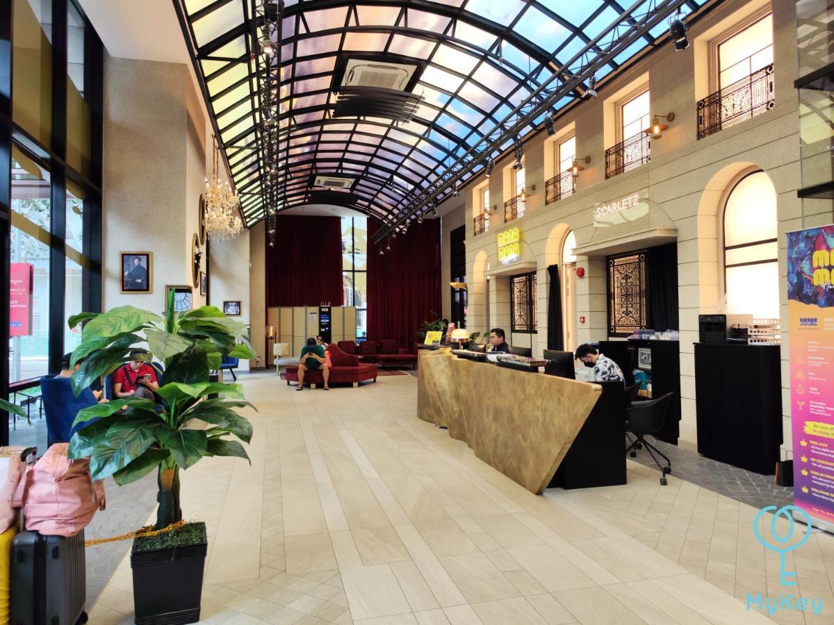 Scarletz Suites By Mykey Куала Лумпур Екстериор снимка Lobby of the hotel